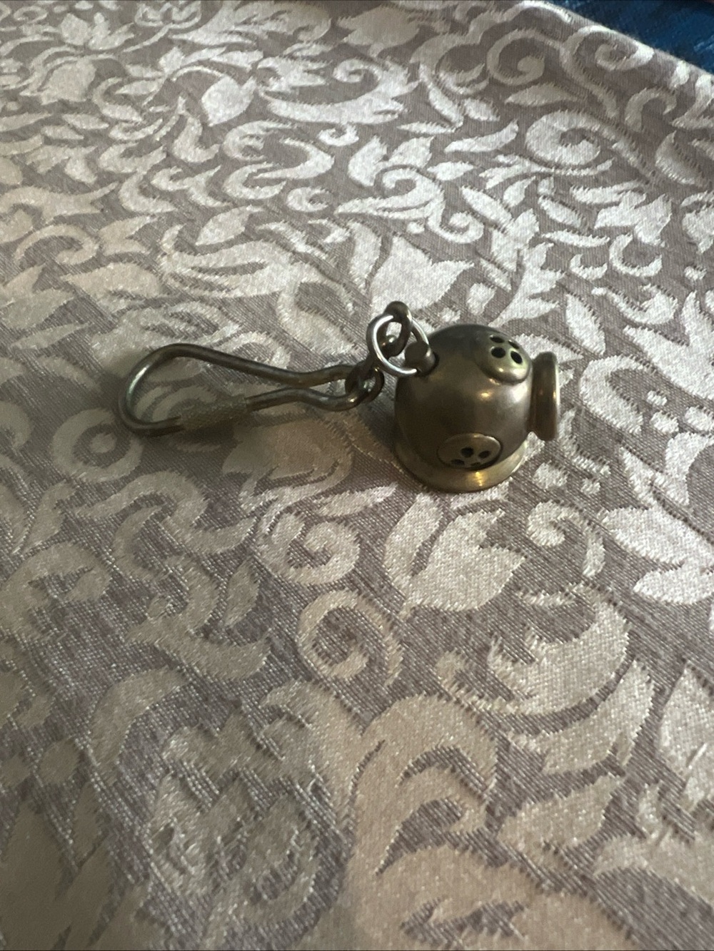 ANTIQUE BRASS SCUBA DIVER HELMET KEYCHAIN USED COOL!!!